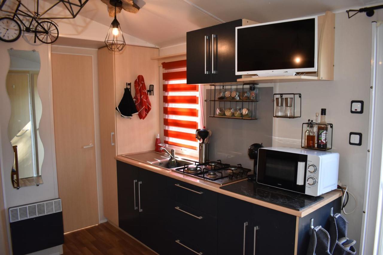 Mobil-Home Sur Terrain Bucolique Йер Экстерьер фото