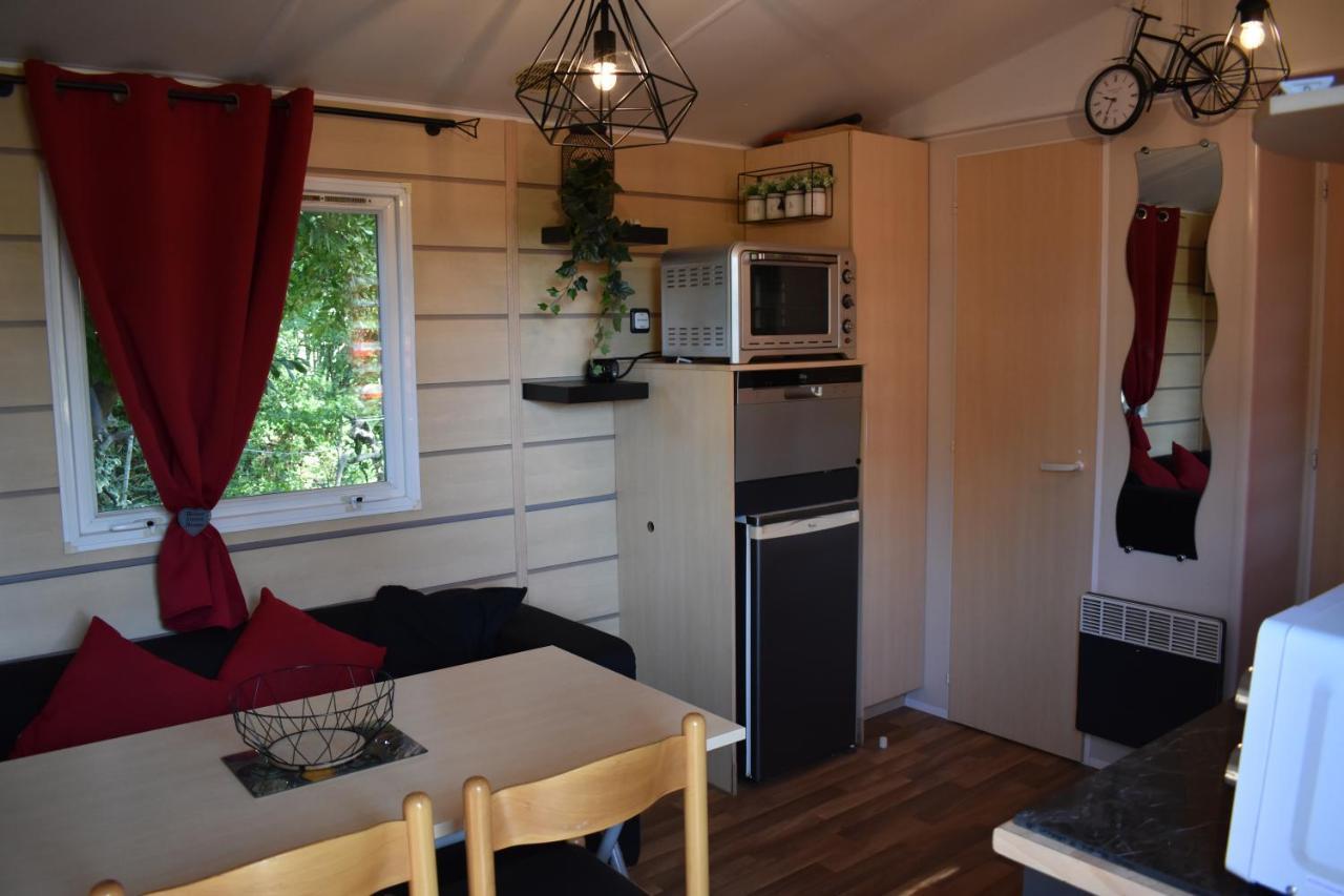 Mobil-Home Sur Terrain Bucolique Йер Экстерьер фото