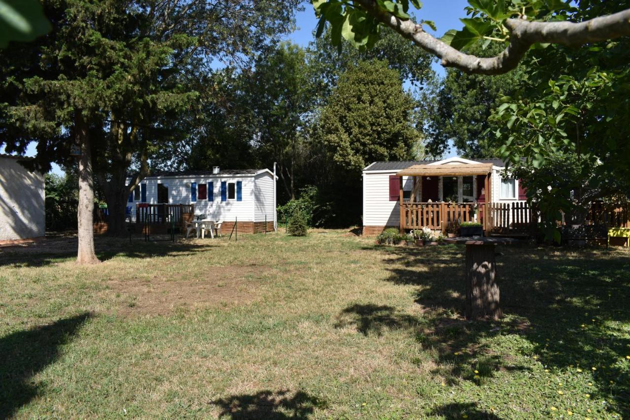 Mobil-Home Sur Terrain Bucolique Йер Экстерьер фото